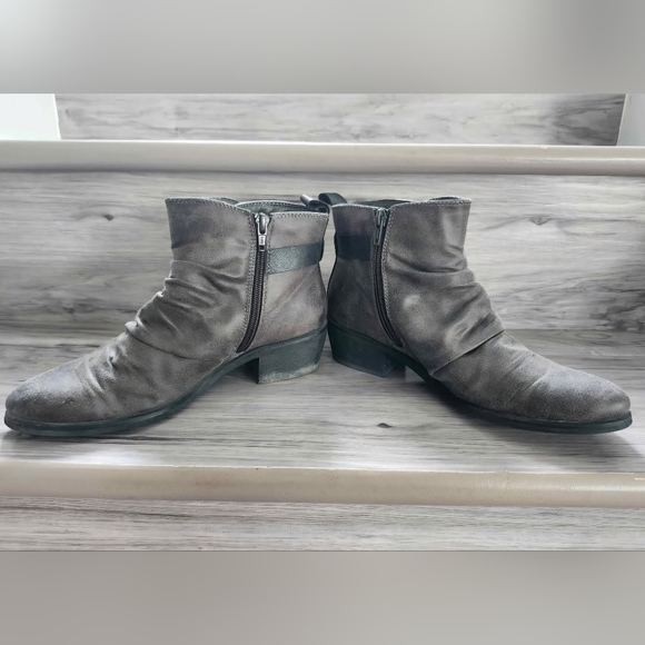 BareTraps Women's Ankle Boots - Picture 4 of 5